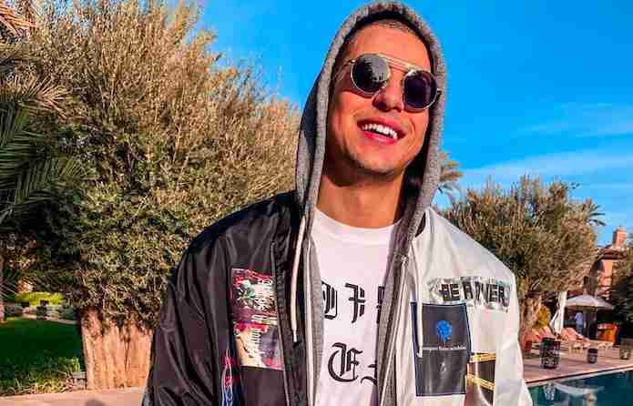 Photo de Taha Essou en voyage, influenceur marocain de contenu optimisé SEO
