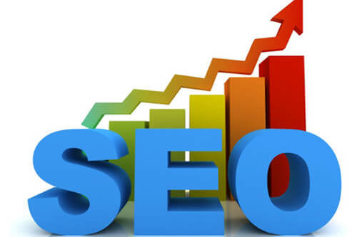 Lettres SEO devant un graphique en barres coloré avec une flèche rouge ascendante, symbolisant l'amélioration du positionnement web