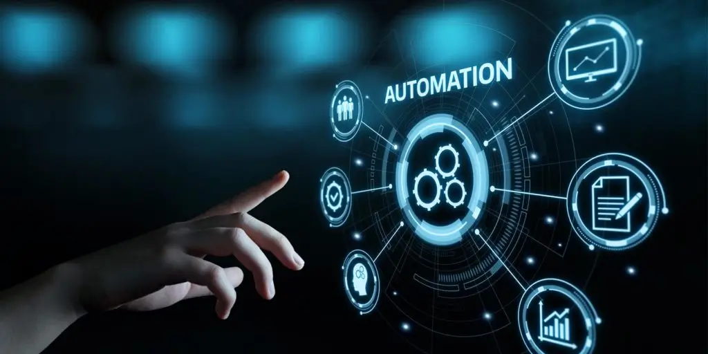 Image futuriste représentant l’automatisation numérique, avec une main interagissant avec une interface virtuelle affichant des icônes liées à la productivité, aux données et à la gestion.